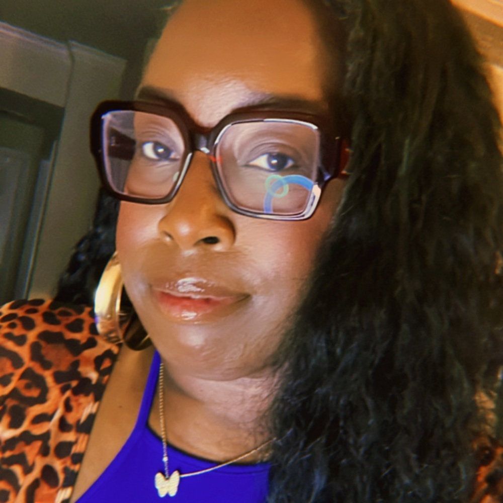 Meet your Posher, Desiree